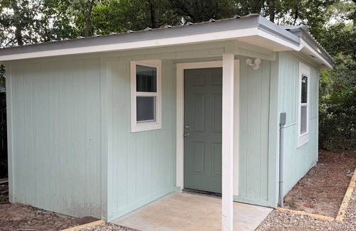 Warrington Apartment | Welcoming studio with AC near Downtown and NAS.