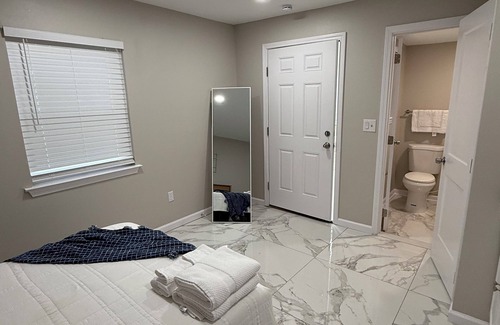 Warrington Apartment | Welcoming studio with AC near Downtown and NAS.