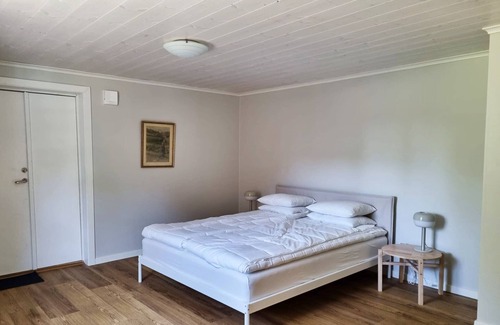 Lonashult House | Well-equipped holiday home with a view of Lake Åsnen in Hulevik, Lönashult | SE06057
