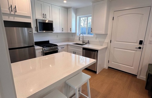 Park Mesa Heights House | Well Lit & Charming Pet Friendly 1 bed, 1 bath Home Near LAX, Culver City, Sofi