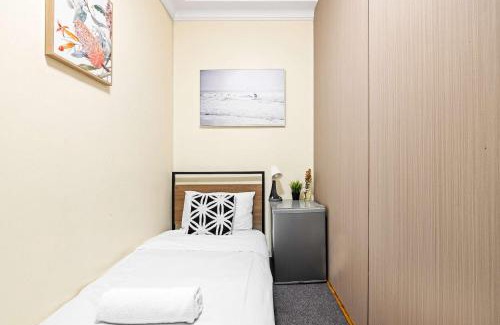 Auburn House | Well-Located Single Room in Auburn - Near Station and Shops - Shared Bathroom