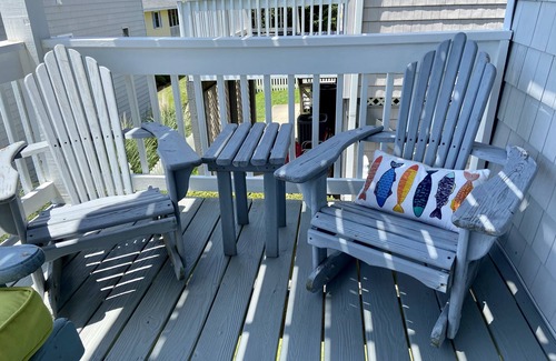 Sunset Beach House | Well-Maintained, fenced, Pet-Friendly West End Beach House – Coastal Retreat!