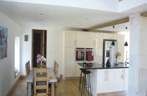 Chabanais House | Well maintained large country house with spacious garden and splash pool.