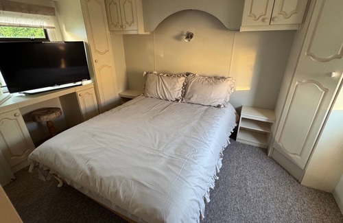 Llanfair Caereinion Cabin | Welshpool Twin Ayre caravan - Escape to Nature