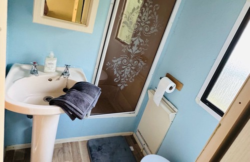 Llanfair Caereinion Cabin | Welshpool Twin Ayre caravan - Escape to Nature