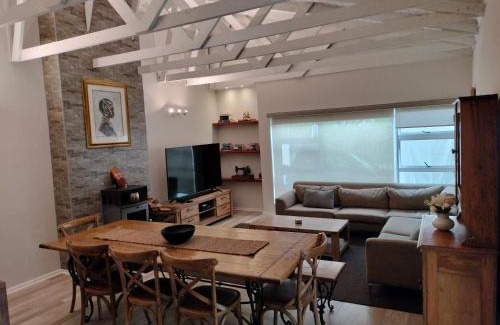 Plumstead House | Wembley Home -Heated pool, indoor braai, jacuzzi come relax