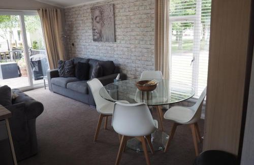 Wisbech House | Wentworth Lodge