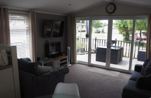 Wisbech House | Wentworth Lodge