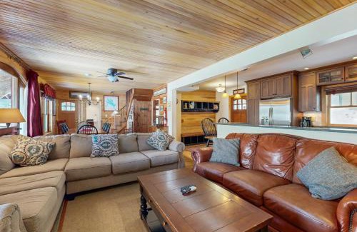 Meredith House | WeSeekANook