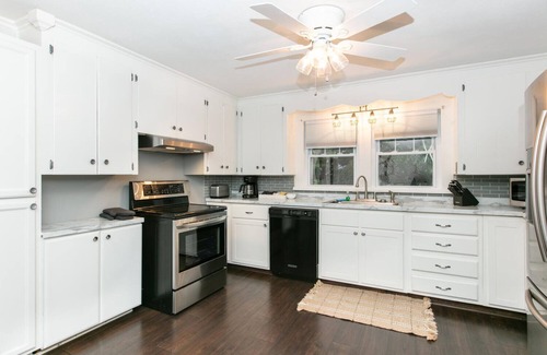 Asheville Cottage | West Asheville Bungalow - Close to Biltmore/LexAve