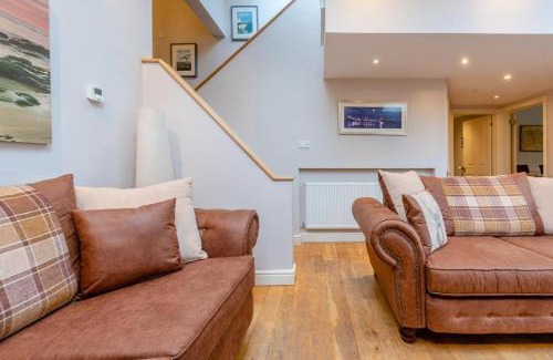 Pembroke House | West Barn