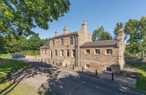 Lanchester House | West bound - Luxurious, Elegant and Quiet