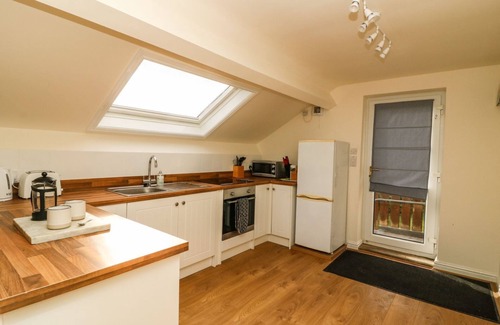 West Heslerton House | WEST COTTAGE, pet friendly, with a garden in Rillington