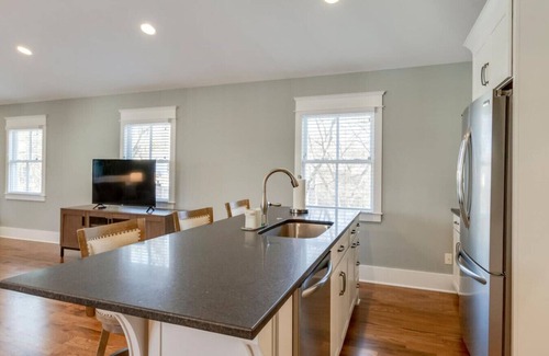 Sylvan Park Apartment | West End Luxury - 30 Day Rental