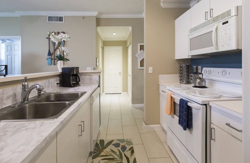 Grandview Heights Condo | West Palm Beach stunning 2 bedroom apartment steps away from everything you need