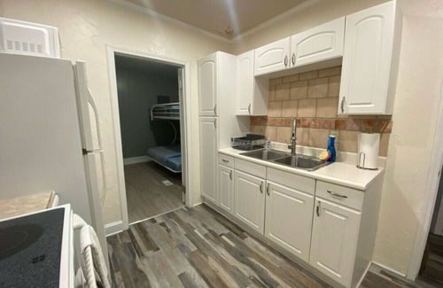 Rosedale Apartment | West Plaza Cozy Comfort Unit A