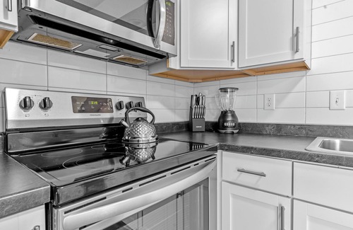 Springfield Apartment | West Side Cozy Home, Pet Friendly