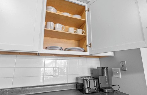 Springfield Apartment | West Side Cozy Home, Pet Friendly