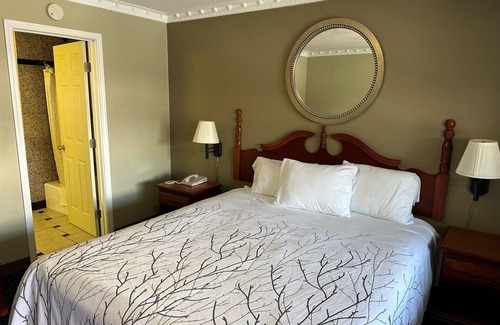 Willits Hotel | Western Village Inn
