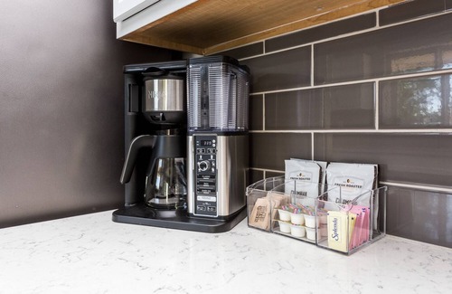 Westfield House | Westfield Gem! 7 Mins to Grand Park + Movie Room!