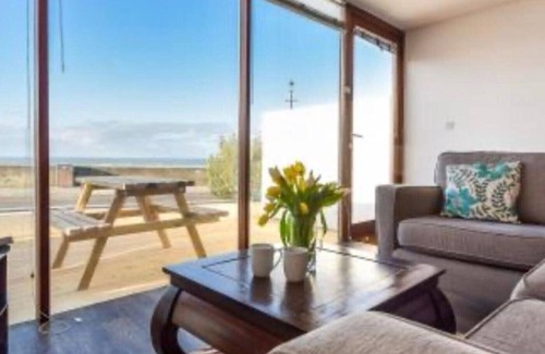 Buckleigh Apartment | Westward Ho! Beachfront Luxury for 2