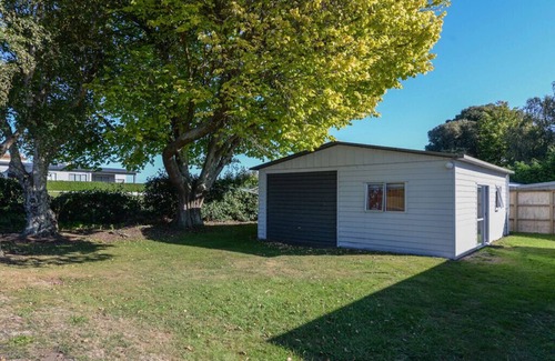 Wharewaka Cottage | Wharewaka Bach - Lake Taupo Holiday Home