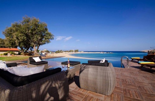Stavros Villa | When the pool touches the sea..