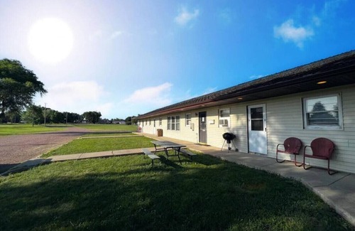 Bonesteel Hotel | Whetstone Bay Lodge Room 3 - Sleeps 3