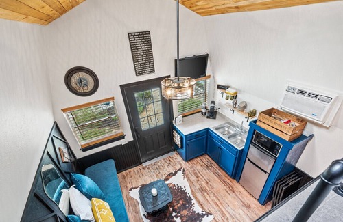 Alvarado Cottage | Whimsical Tiny Home Cottage with hot tub, fire pit and grill!