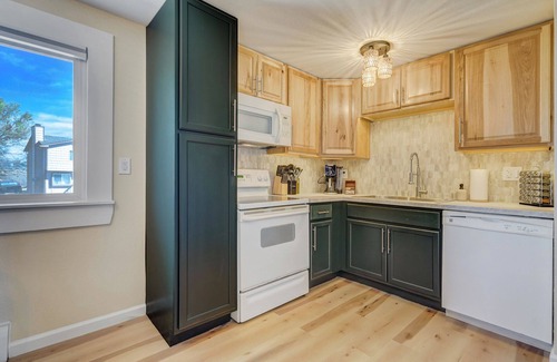 Cimarron Hills Apartment | Whimsical Wanderlust Hideaway - Cozy 2-BR w/Views, King Bed & Pet-Friendly Yard