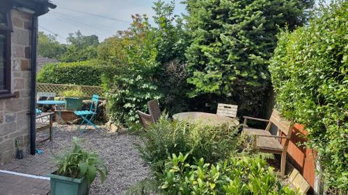 Tansley House | Whimsy by the Peaks - dogs stay free, private parking, fenced garden, pub