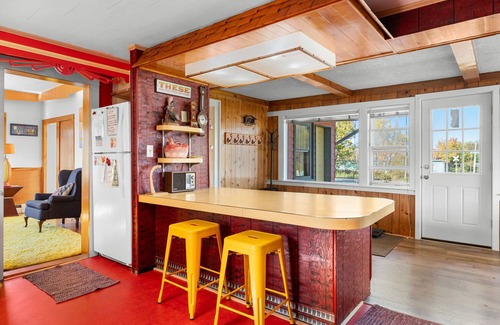 North Troy Cottage | Whimsy Cottage - Perfect ski cottage & discounted lift tickets