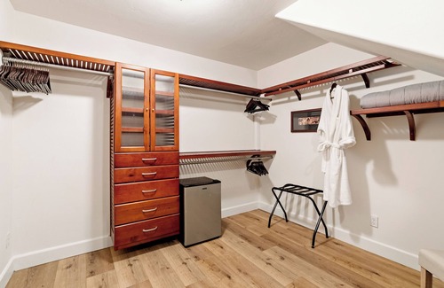 Paso Robles House | Whispering Oaks Manor-Pets Welcome, Spa, Game Room