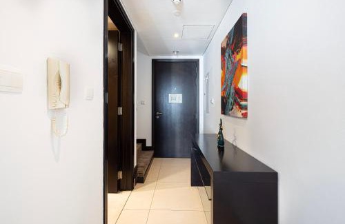 Jumeirah Lake Towers Apartment | Whispers of the Wind by Lagom Vacation Homes