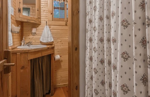 Bruno Cabin | White Eagle Cabin at Silver Run just 3 miles from the Buffalo River