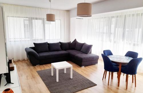 Sector 6 Apartment | White Flat