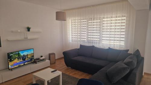 Sector 6 Apartment | White Flat