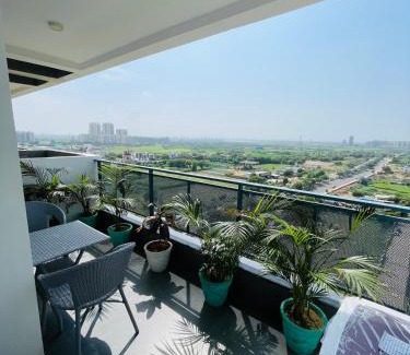 Gurugram Apartment | White Grass3 Cozy Apt in Gurgaon