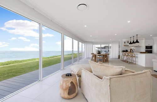 Ledge Point House | White Haven – a serene sanctuary, a blend of luxury,comfort and timeless style.