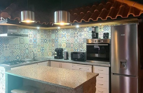 Alijo House | White House at Douro Vignobles