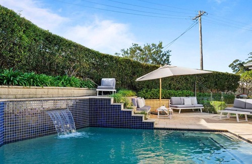 Wamberal House | White House - by Coast Hosting