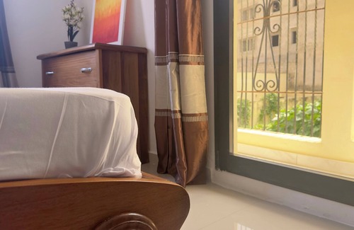 Ouakam Bed & Breakfast | "White House" - Ch1 * CENTRAL * CALME * WIFI * White Butterfly Hotels *