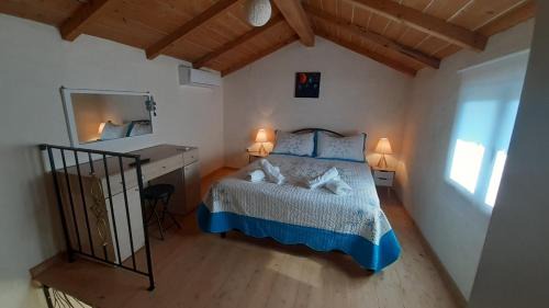 Limni House | White Manolia Cottage