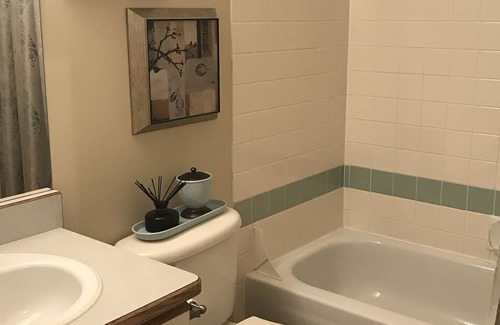 Sicamous House | White Pines Resort - Mara Lake