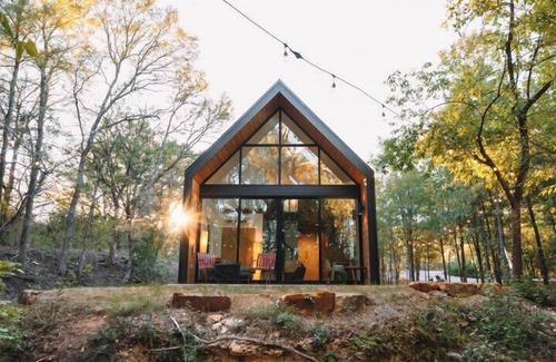 Lacy-Lakeview Cabin | White Rock at Live Oak Lake | Modern Cabin