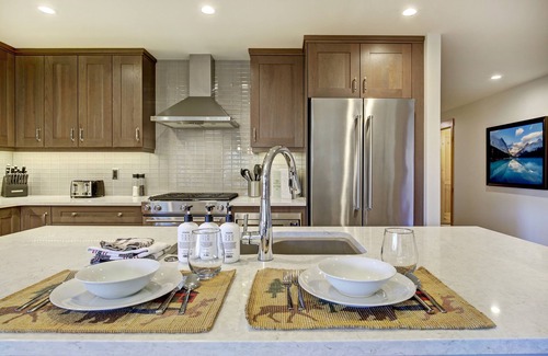 Town Centre Condo | White Spruce 209 | Palatial Condo + Hot Tub Access