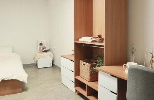 Seongbuk-dong Hostel | White Story
