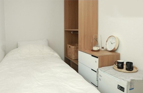 Seongbuk-dong Hostel | White Story