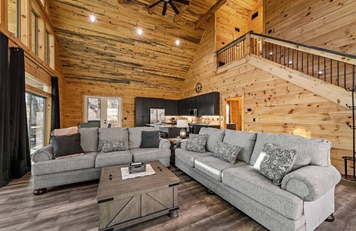 Young Harris House | Whitetail Crick; Creekfront, starlink, hot tub, pool table and theatre room