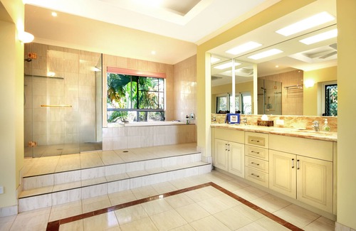 Cannonvale Hotel | Whitsundays Rainforest Retreat